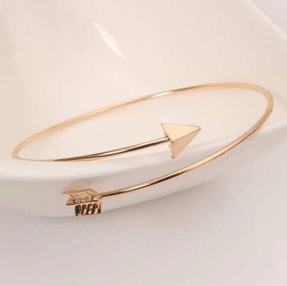 Gold Arrow Cuff Bangle Minimalist Bracelet NWT - Picture 3 of 4